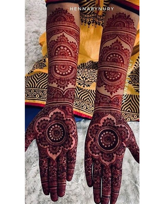 Gorgeous Paisley And Mesh Along Modern Full Hand Mehndi Design